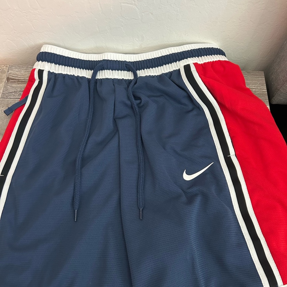 New Nike Dri-FIT DNA+ Basketball Shorts Size Small Great condition